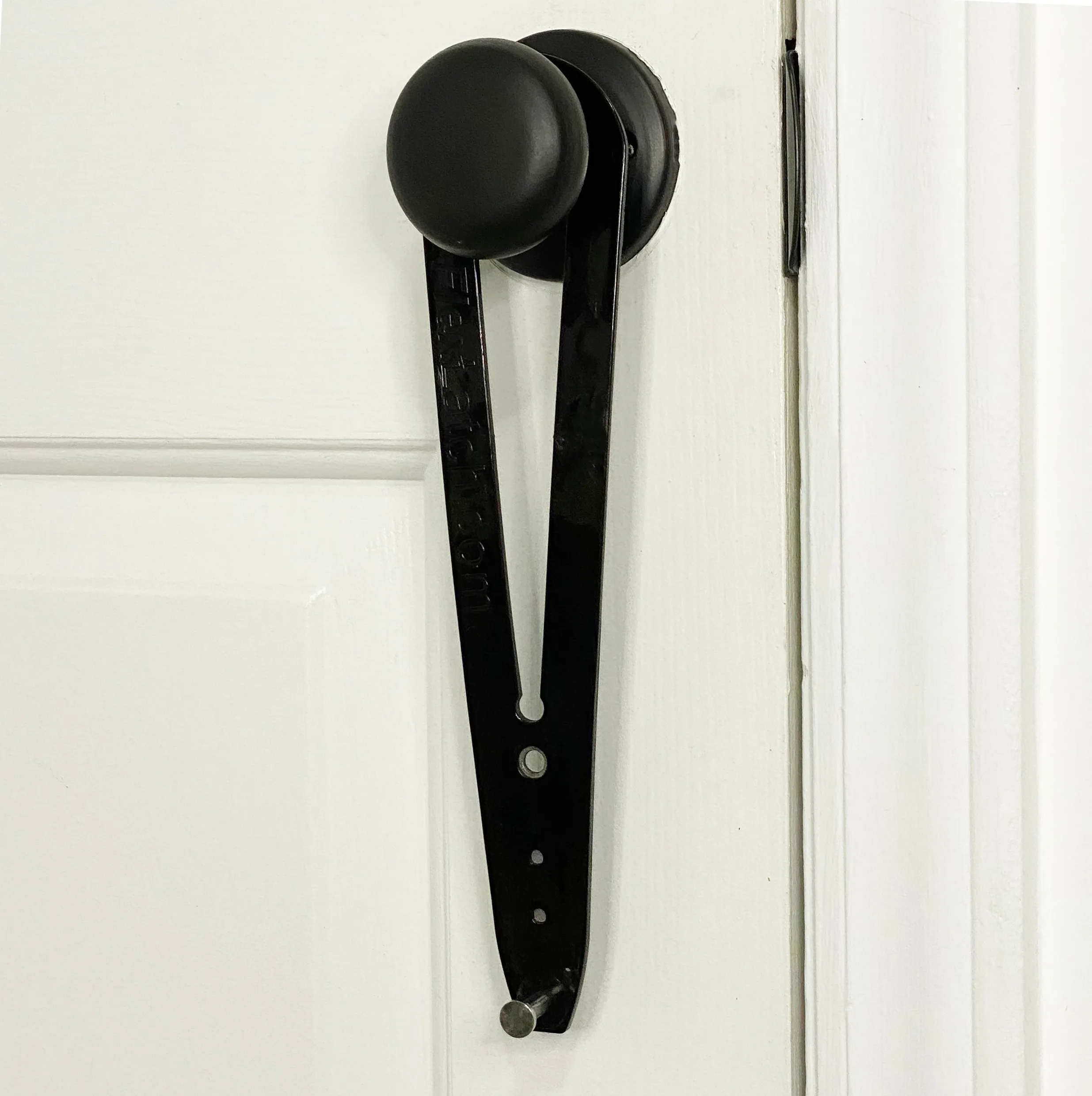 FlexLatch Cat Door Holder